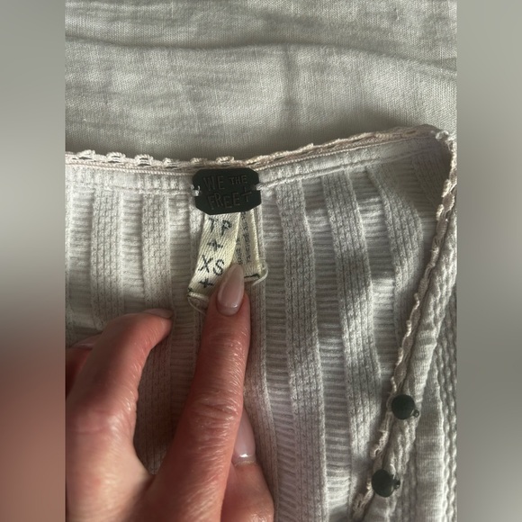 Free People: Long Sleeve Buttoned & Lace Top, Size: XS - Picture 4 of 4